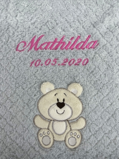 Coperta per neonati - ricamata con nome - grigio chiaro - BEAR (extra soffice)